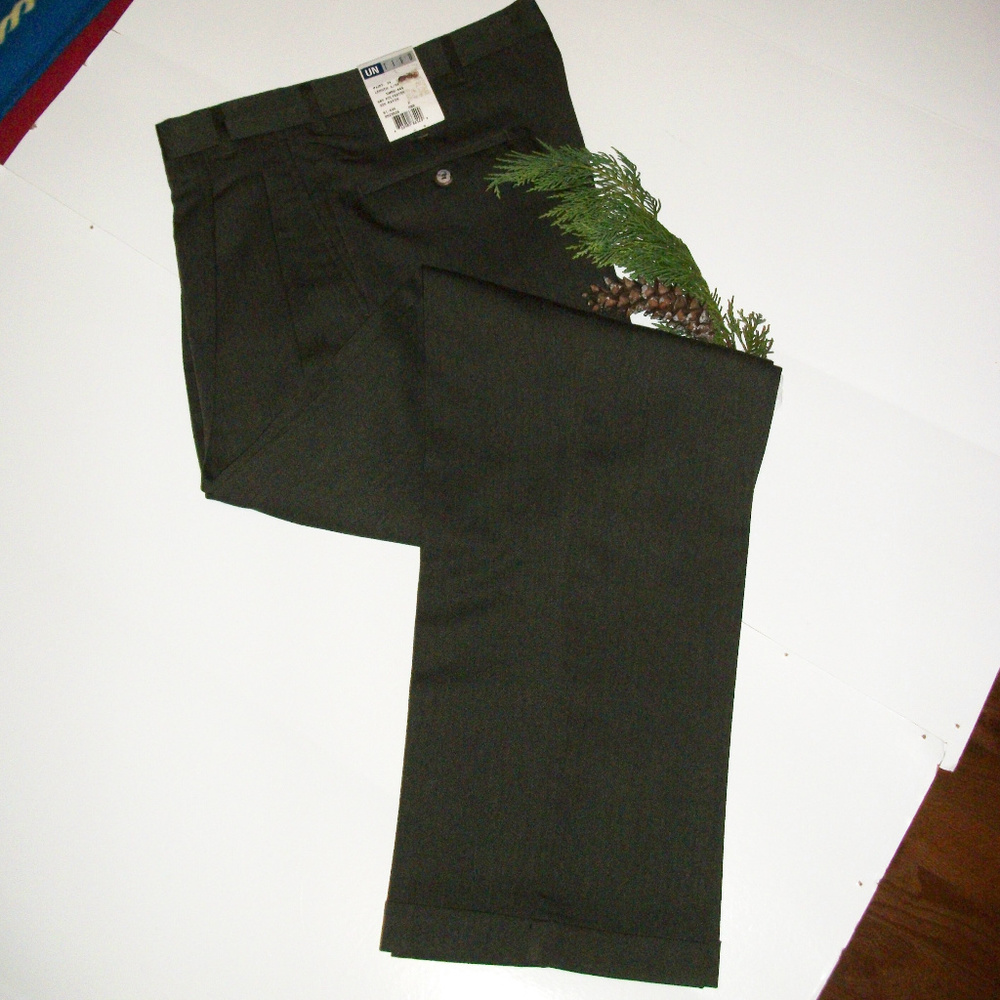 UNTIED Pleated Cuff Dress Pants NWT 34x33